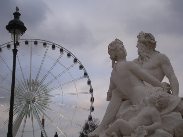 Dettaglio gruppo marmoreo a Parigi