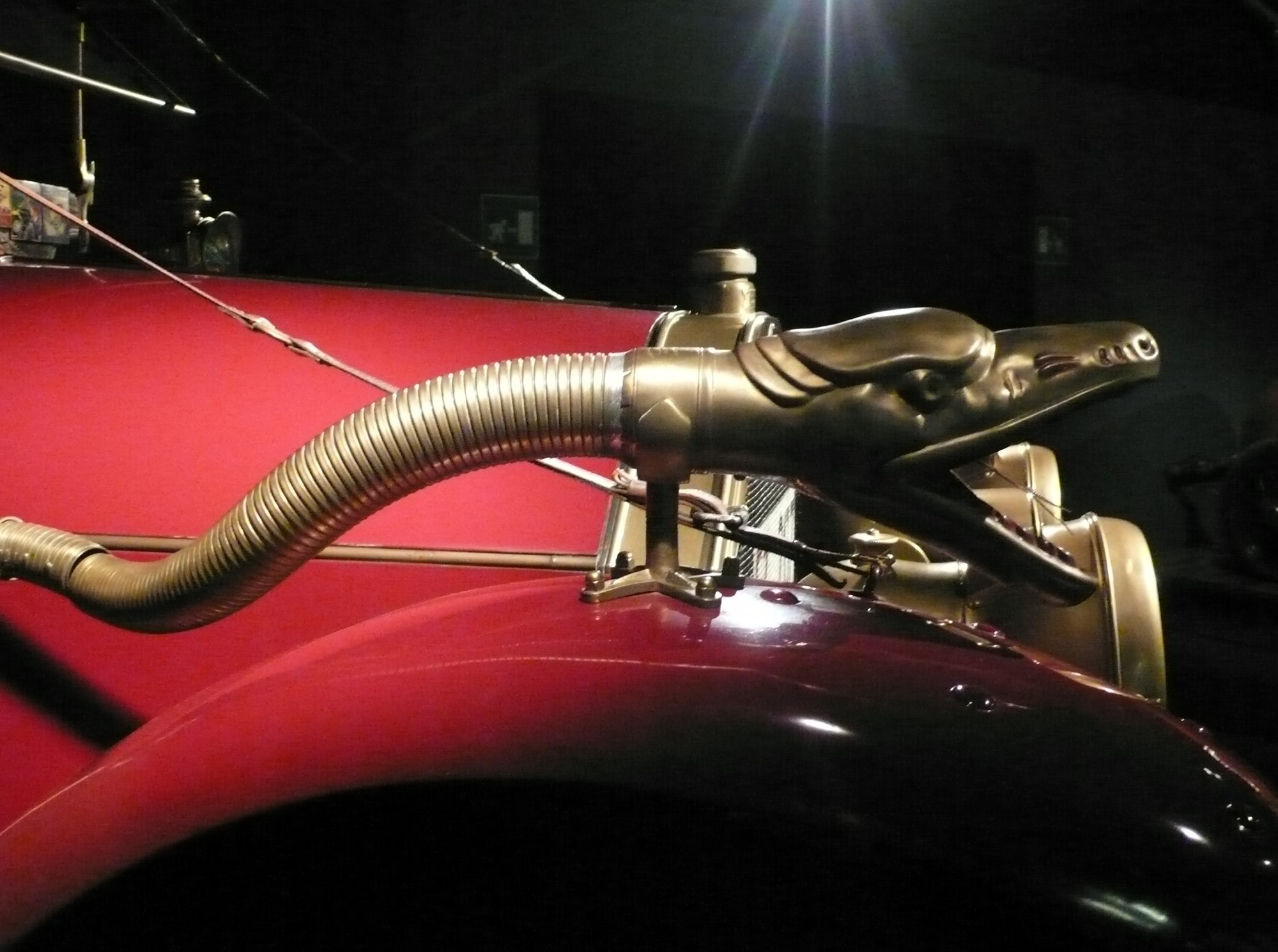 dettaglio-ottone-museo-auto